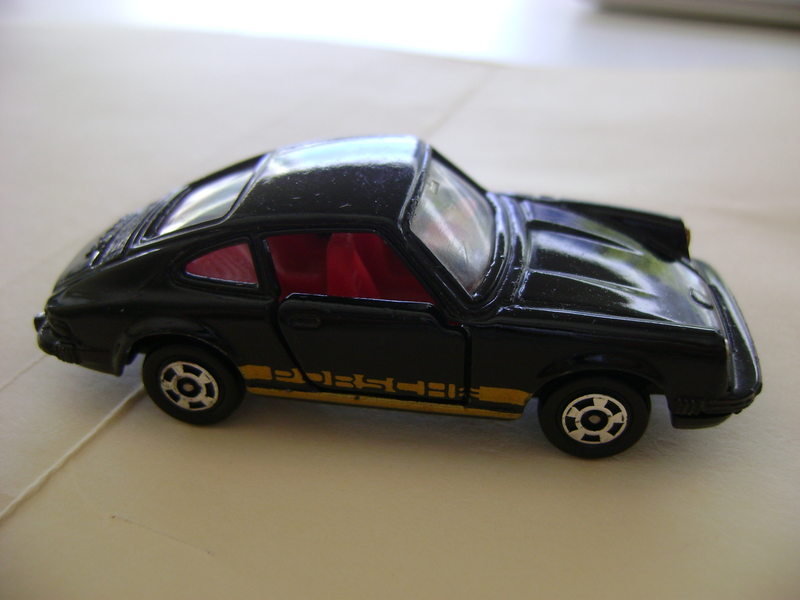 Illustration for article titled Restoration Project - Tomica 911